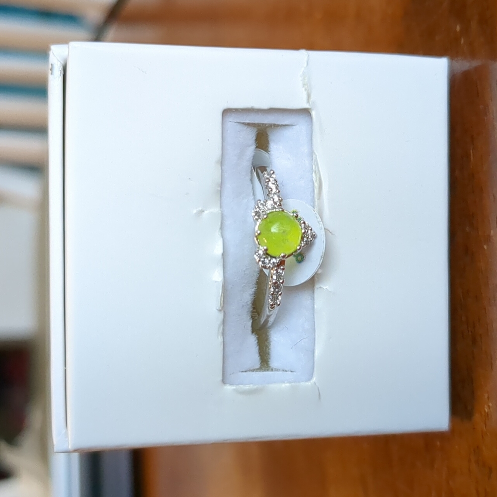 Genuine peridot quartz size 8 ring